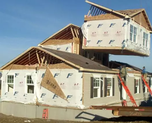 assembly of modular home in sun