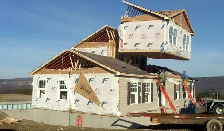 Assembly-of-modular-home assembly of modular home in sun